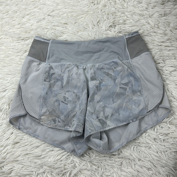 Lululemon Real Quick Short *Perforated 3.5" Jasmine White Multi - Picture 1 of 6
